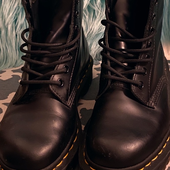 DR Martens AirWair 1460 SMOOTH LEATHER PLATFORM BOOTS-Unisex, Black, Sz 6/7 - Picture 3 of 14